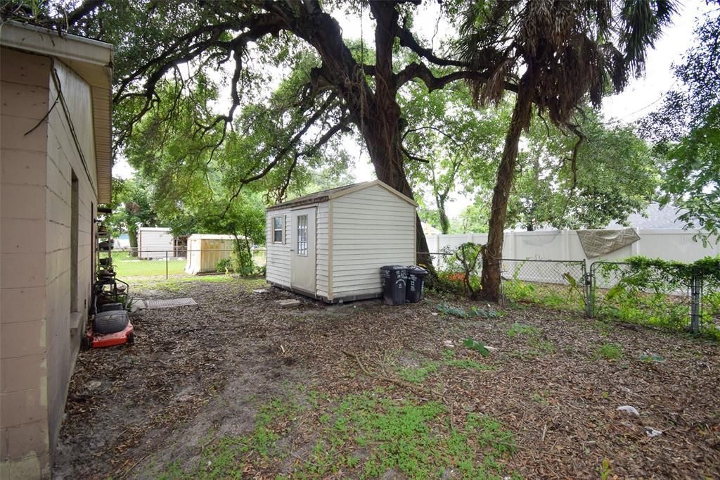Active With Contract: $249,900 (3 beds, 2 baths, 1140 Square Feet)