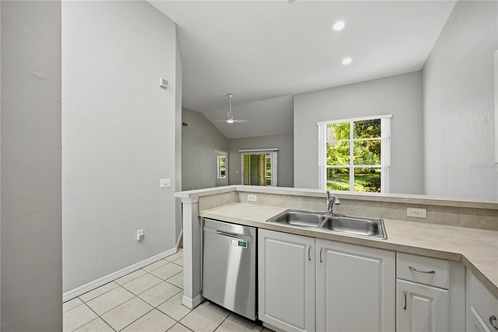 For Rent: $1,800 (3 beds, 2 baths, 1650 Square Feet)