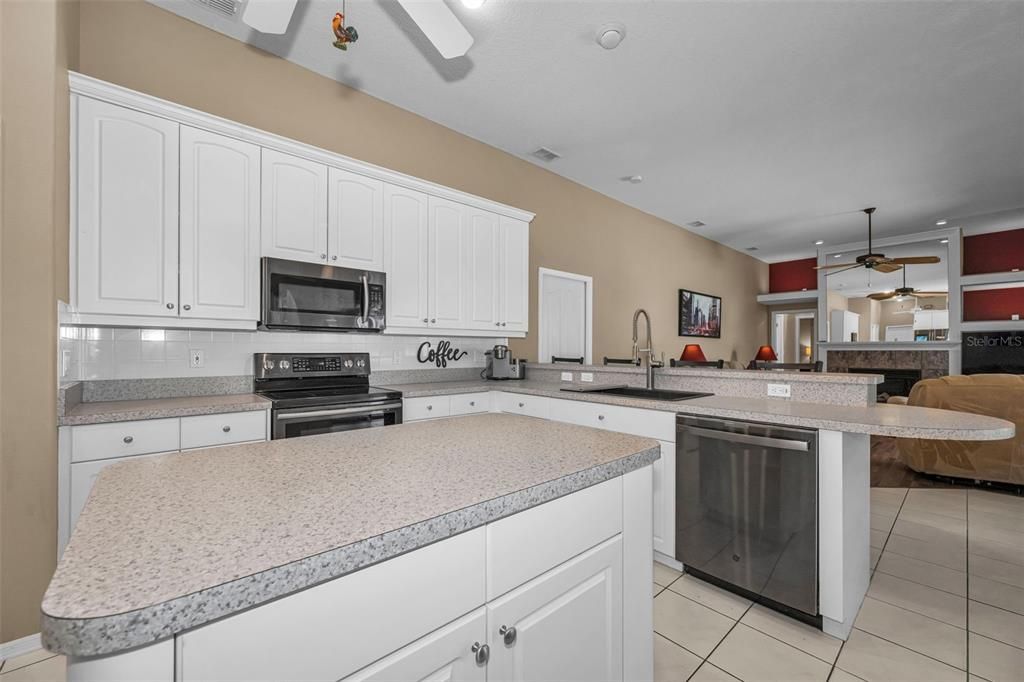 En Venta: $679,900 (5 camas, 3 baños, 2680 Pies cuadrados)