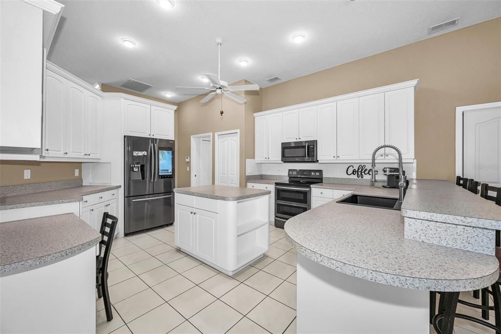 En Venta: $679,900 (5 camas, 3 baños, 2680 Pies cuadrados)