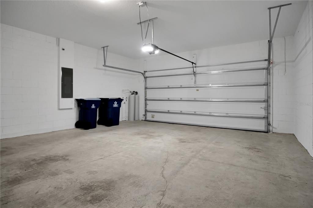 For Rent: $2,300 (4 beds, 3 baths, 2200 Square Feet)