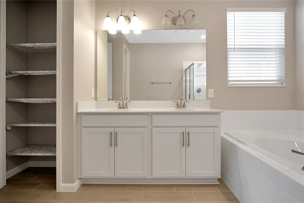 For Rent: $2,300 (4 beds, 3 baths, 2200 Square Feet)