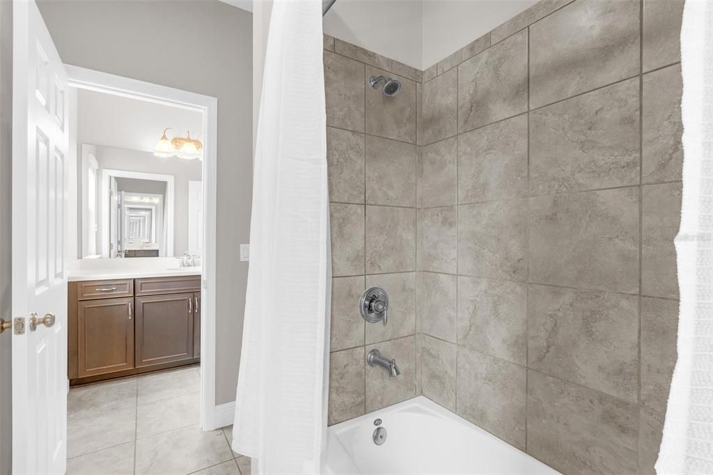 For Sale: $1,099,000 (6 beds, 5 baths, 4741 Square Feet)
