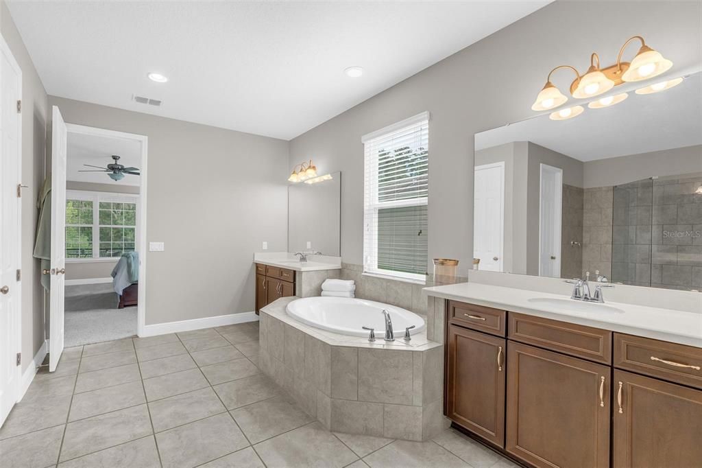 For Sale: $1,099,000 (6 beds, 5 baths, 4741 Square Feet)