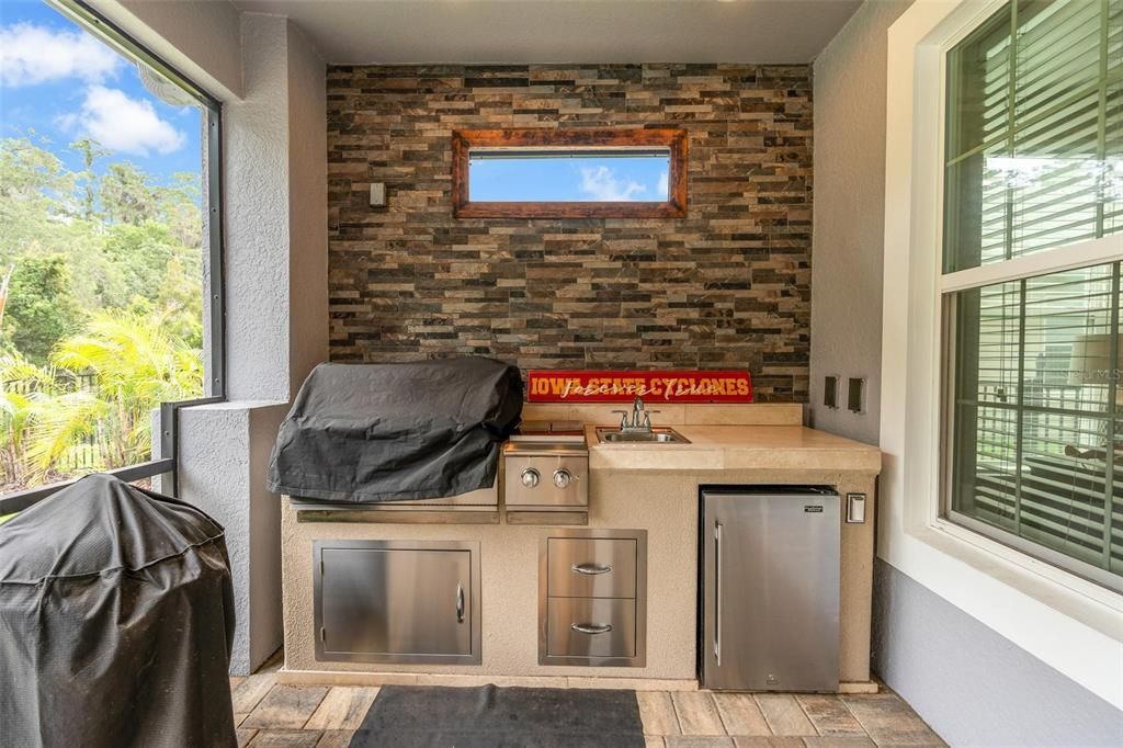 For Sale: $1,099,000 (6 beds, 5 baths, 4741 Square Feet)