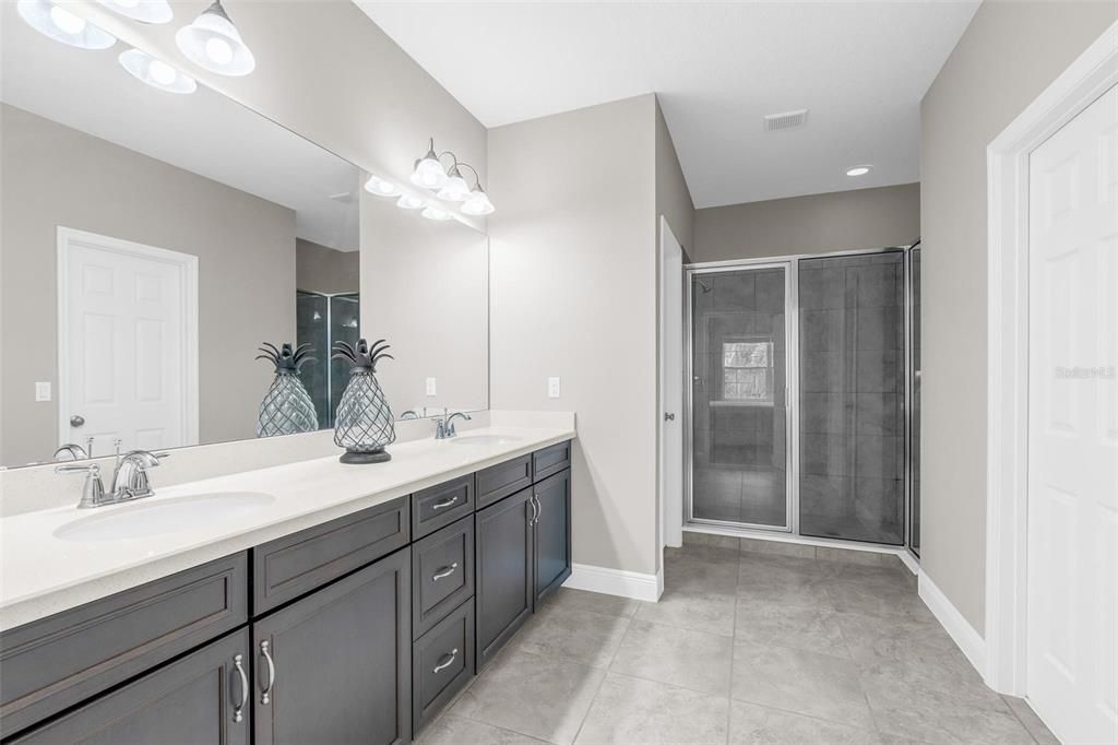 For Sale: $1,099,000 (6 beds, 5 baths, 4741 Square Feet)