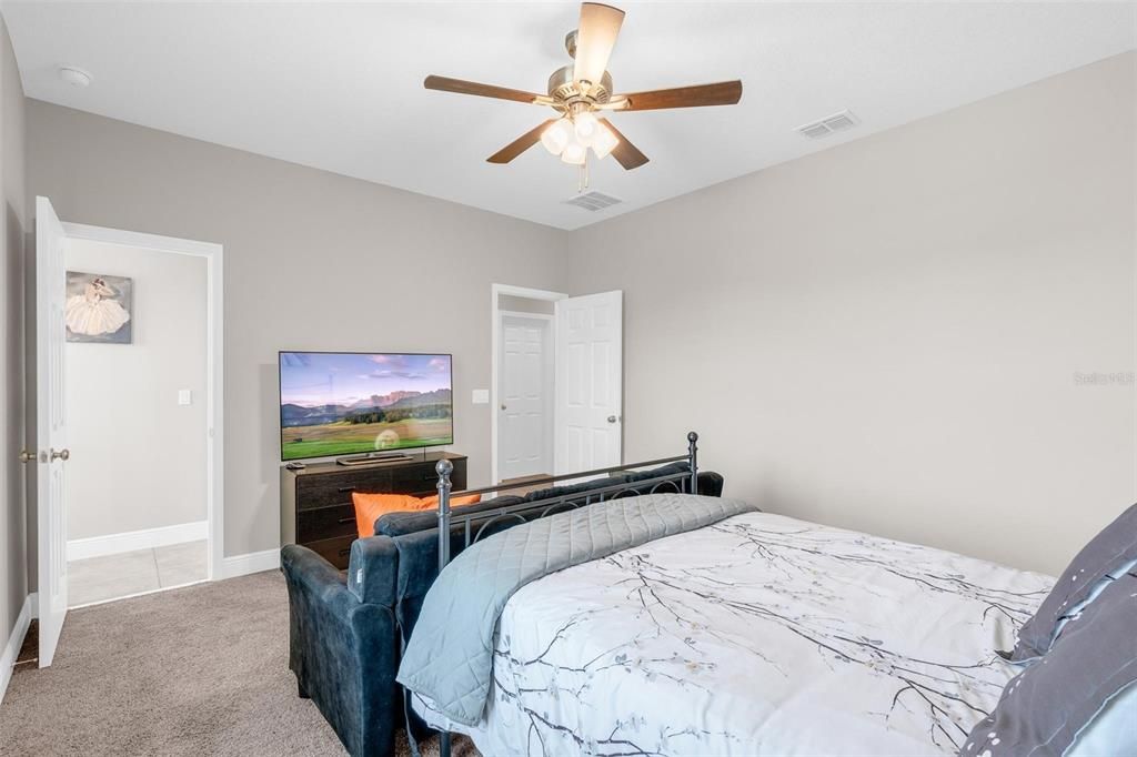 For Sale: $1,099,000 (6 beds, 5 baths, 4741 Square Feet)