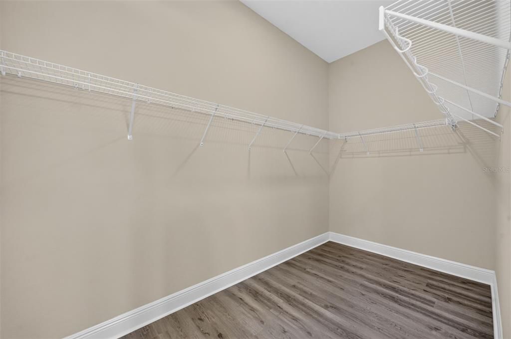 Activo con contrato: $3,250 (4 camas, 3 baños, 3066 Pies cuadrados)