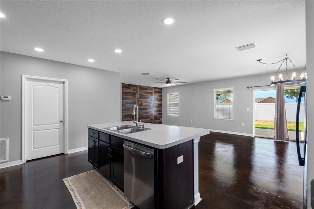 For Sale: $349,900 (3 beds, 2 baths, 1626 Square Feet)