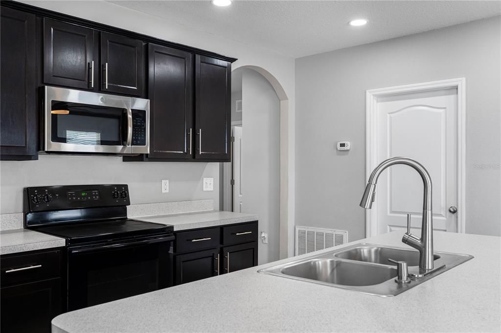 For Sale: $349,900 (3 beds, 2 baths, 1626 Square Feet)