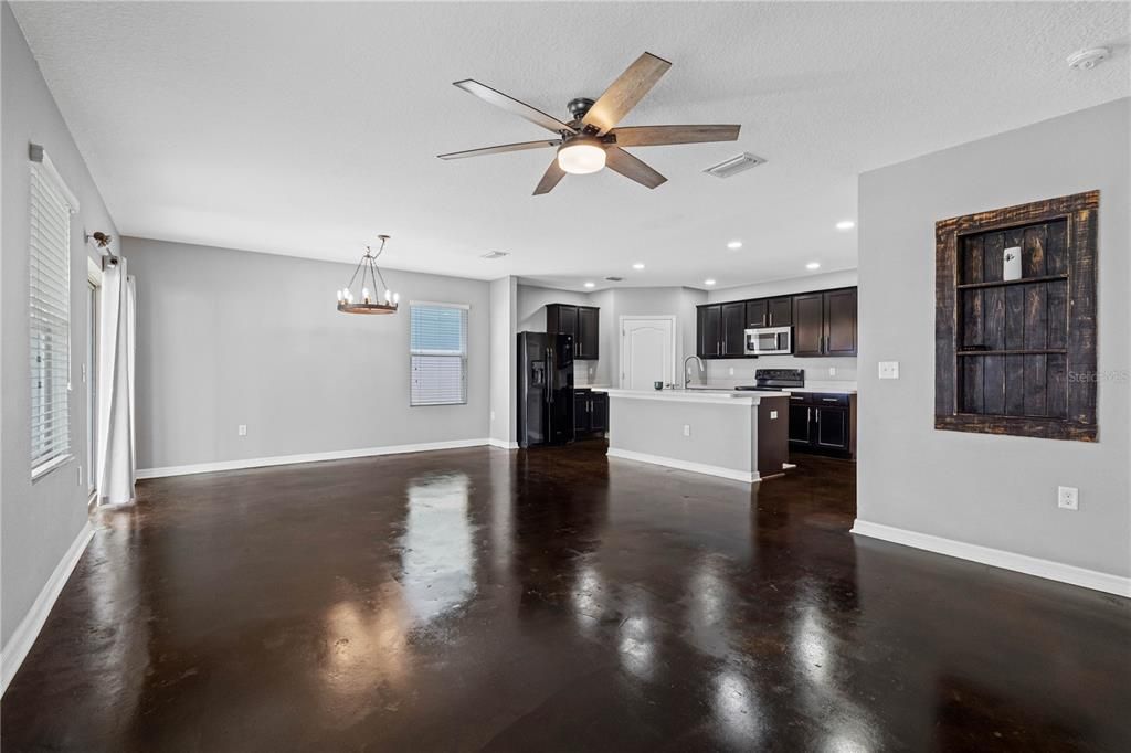 For Sale: $349,900 (3 beds, 2 baths, 1626 Square Feet)