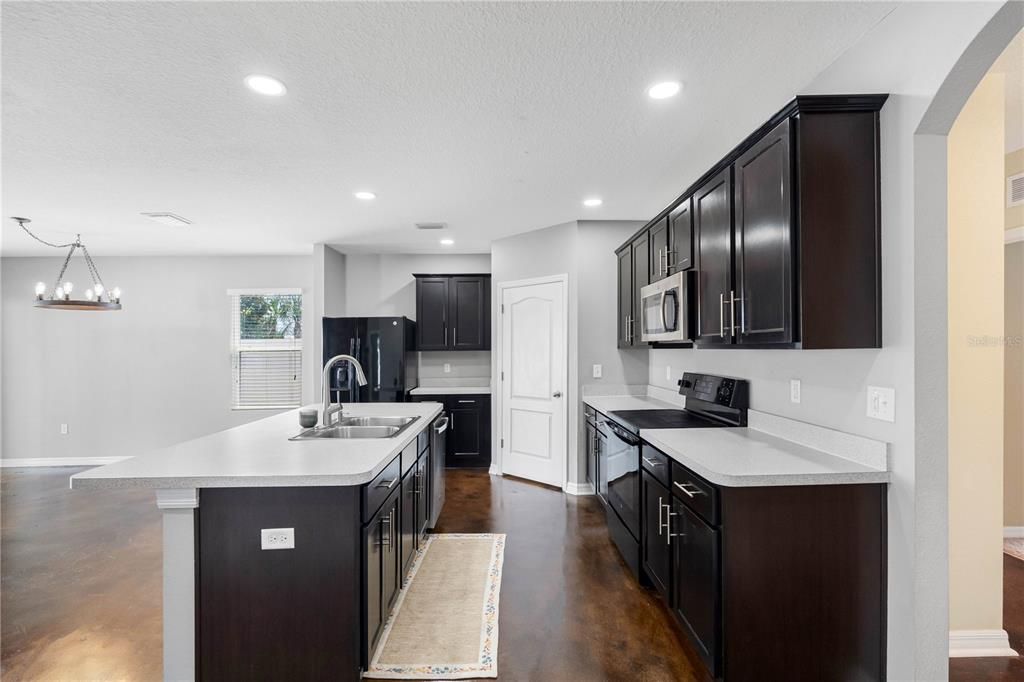 For Sale: $349,900 (3 beds, 2 baths, 1626 Square Feet)