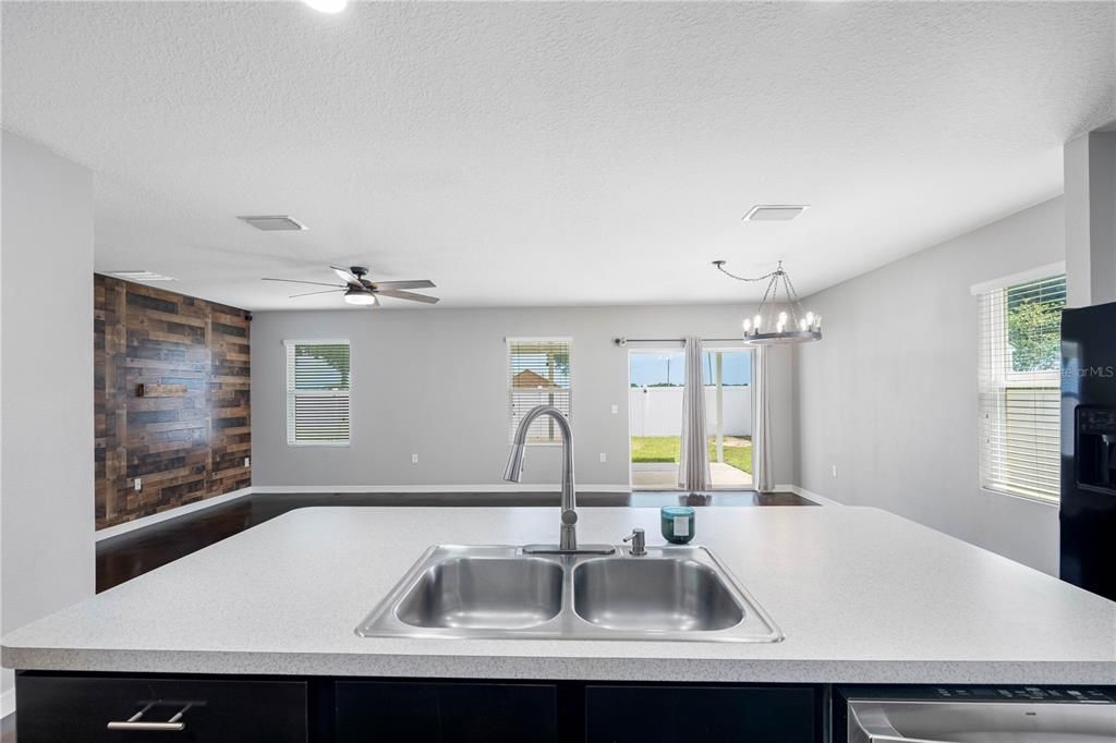 For Sale: $349,900 (3 beds, 2 baths, 1626 Square Feet)