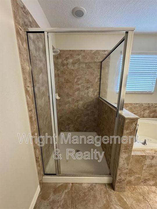 Activo con contrato: $3,000 (6 camas, 3 baños, 3009 Pies cuadrados)