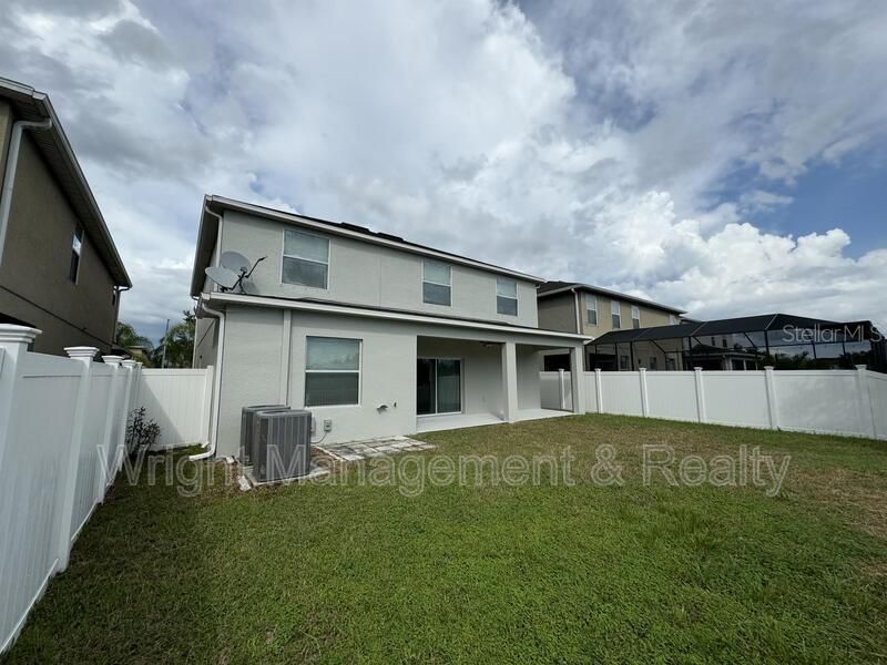 Activo con contrato: $3,000 (6 camas, 3 baños, 3009 Pies cuadrados)