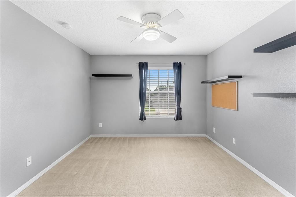 Activo con contrato: $699,900 (5 camas, 3 baños, 3484 Pies cuadrados)