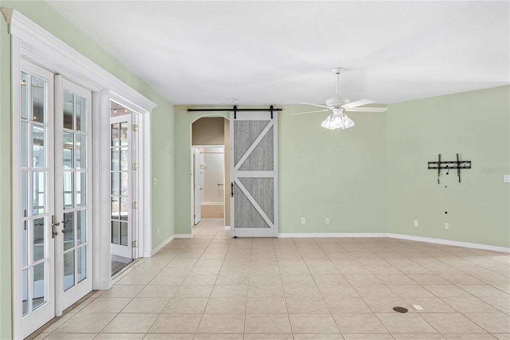 Activo con contrato: $699,900 (5 camas, 3 baños, 3484 Pies cuadrados)