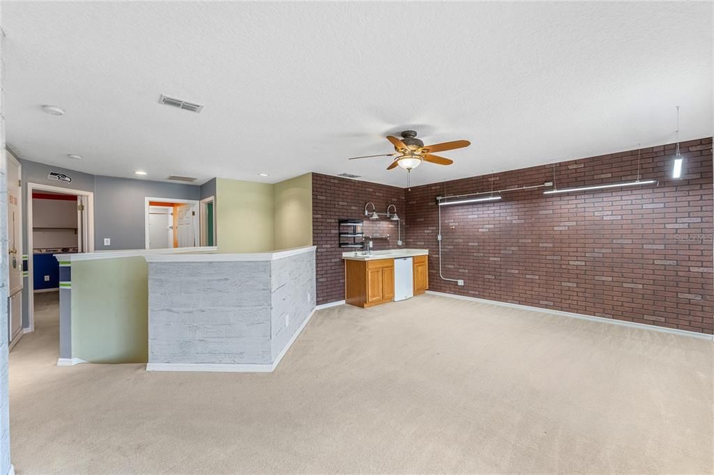 Activo con contrato: $699,900 (5 camas, 3 baños, 3484 Pies cuadrados)