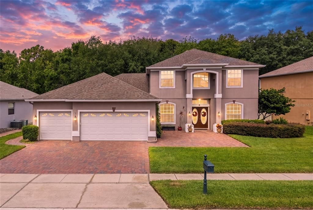 Activo con contrato: $699,900 (5 camas, 3 baños, 3484 Pies cuadrados)