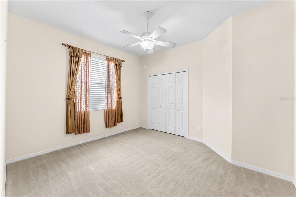 Activo con contrato: $699,900 (5 camas, 3 baños, 3484 Pies cuadrados)