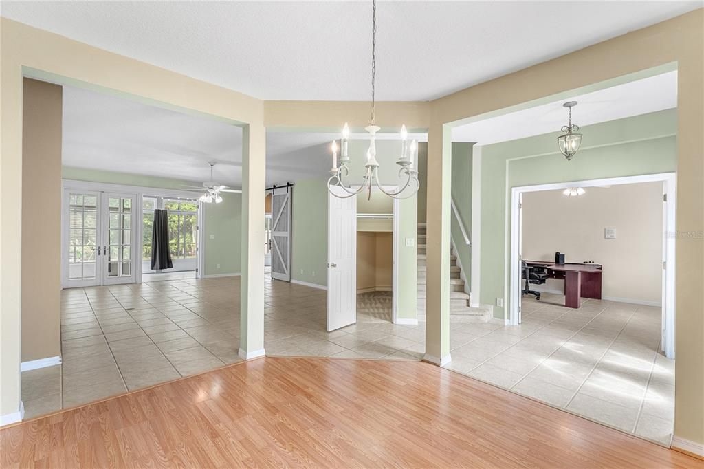 Activo con contrato: $699,900 (5 camas, 3 baños, 3484 Pies cuadrados)