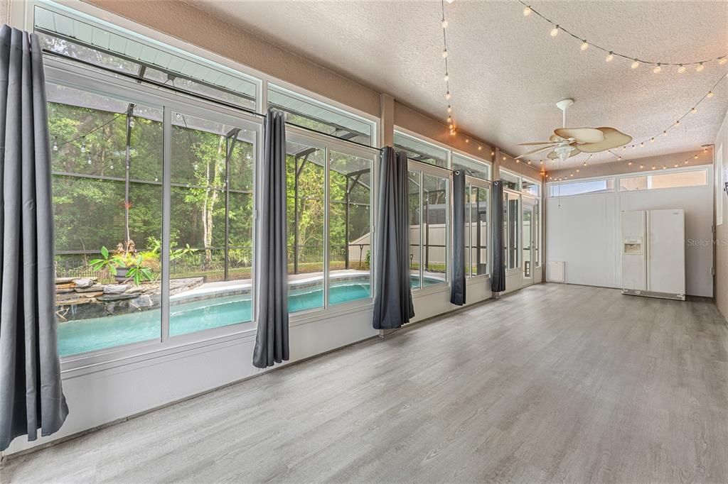 Activo con contrato: $699,900 (5 camas, 3 baños, 3484 Pies cuadrados)