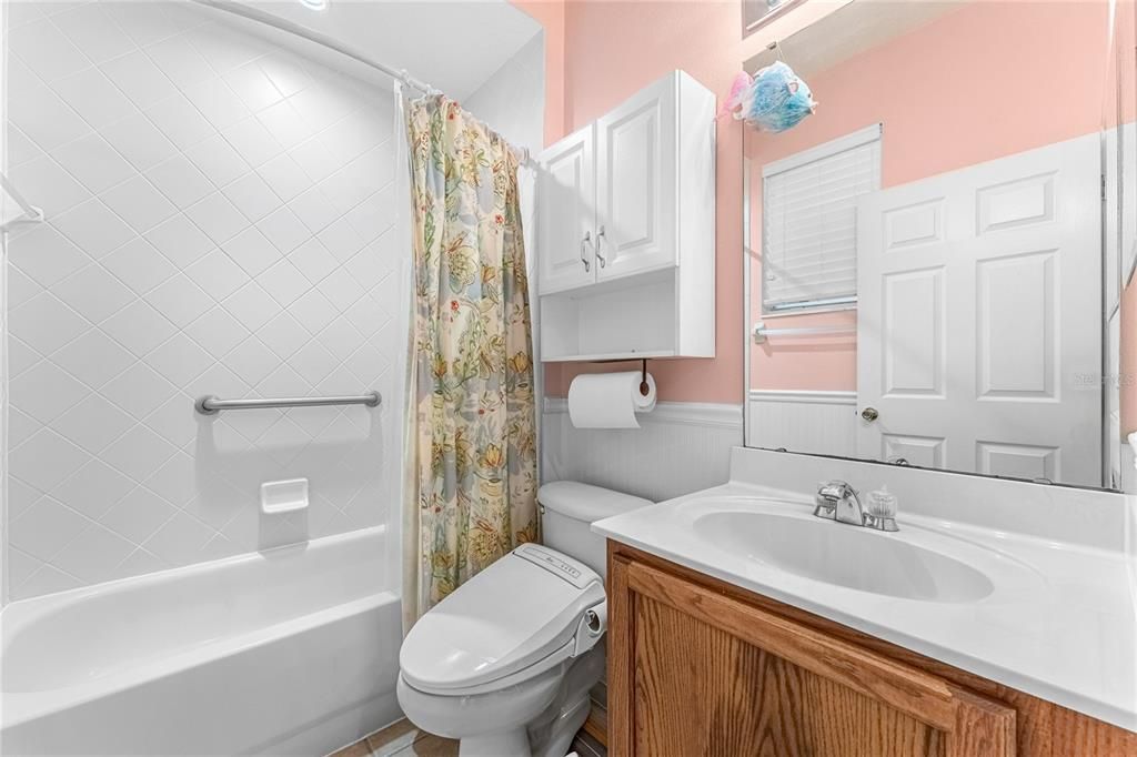 Activo con contrato: $699,900 (5 camas, 3 baños, 3484 Pies cuadrados)