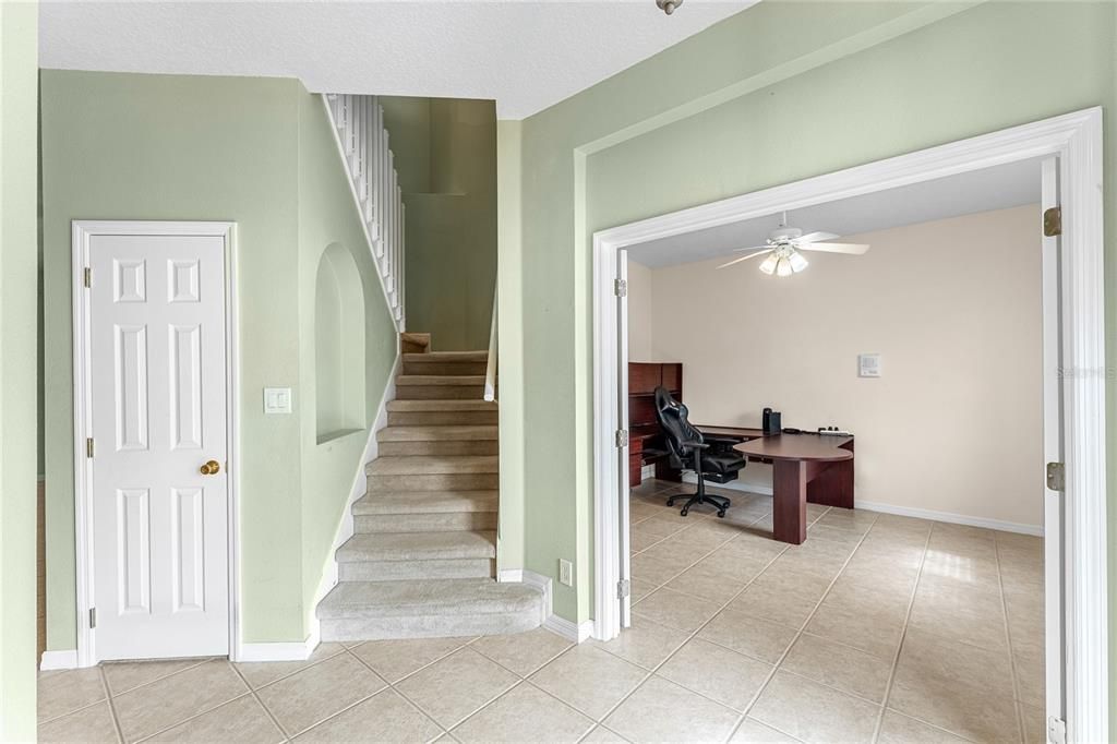 Activo con contrato: $699,900 (5 camas, 3 baños, 3484 Pies cuadrados)