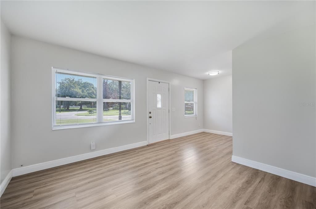 For Sale: $250,000 (3 beds, 1 baths, 1048 Square Feet)