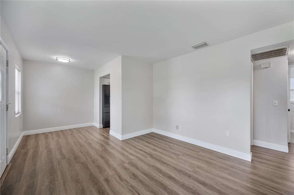 For Sale: $250,000 (3 beds, 1 baths, 1048 Square Feet)