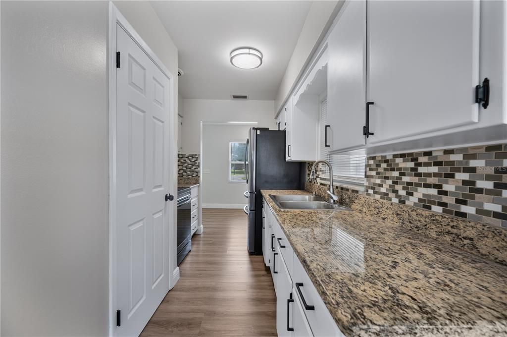 For Sale: $250,000 (3 beds, 1 baths, 1048 Square Feet)