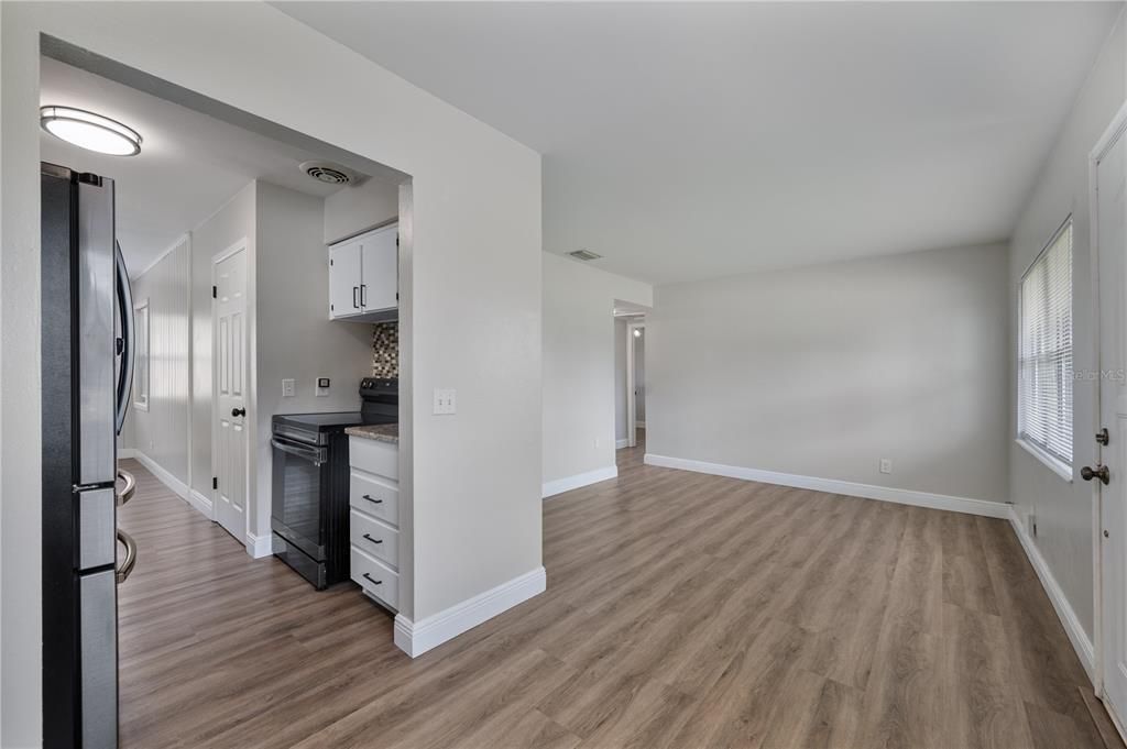 For Sale: $250,000 (3 beds, 1 baths, 1048 Square Feet)
