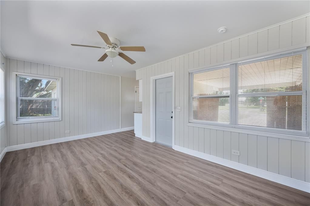 For Sale: $250,000 (3 beds, 1 baths, 1048 Square Feet)