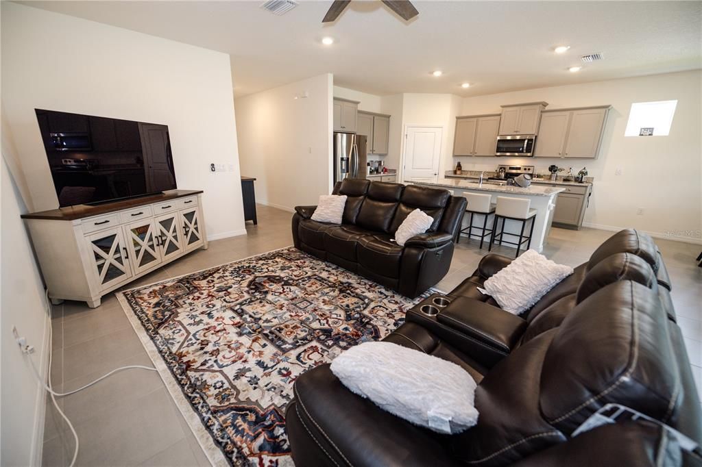 For Rent: $2,950 (4 beds, 2 baths, 2046 Square Feet)