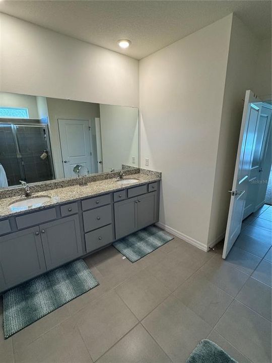 For Rent: $2,950 (4 beds, 2 baths, 2046 Square Feet)