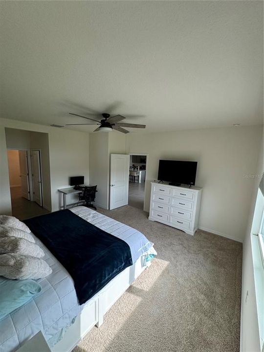 For Rent: $2,950 (4 beds, 2 baths, 2046 Square Feet)