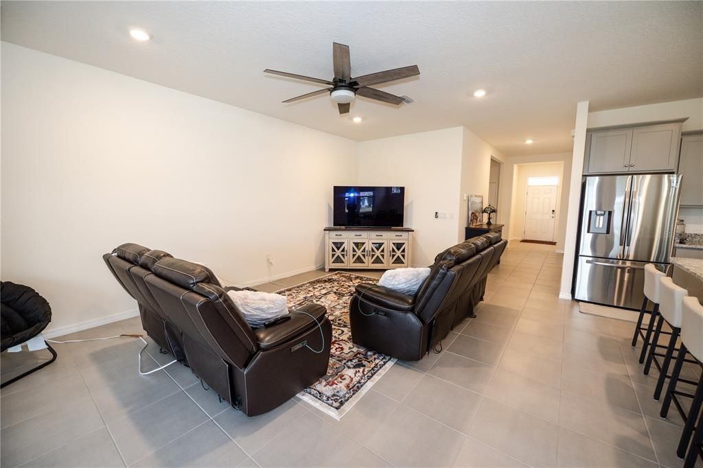 For Rent: $2,950 (4 beds, 2 baths, 2046 Square Feet)
