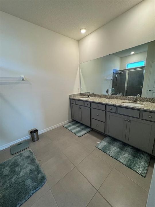 For Rent: $2,950 (4 beds, 2 baths, 2046 Square Feet)