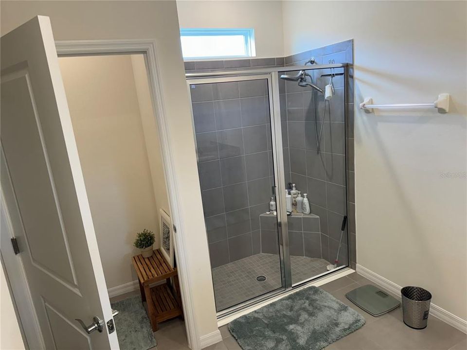 For Rent: $2,950 (4 beds, 2 baths, 2046 Square Feet)