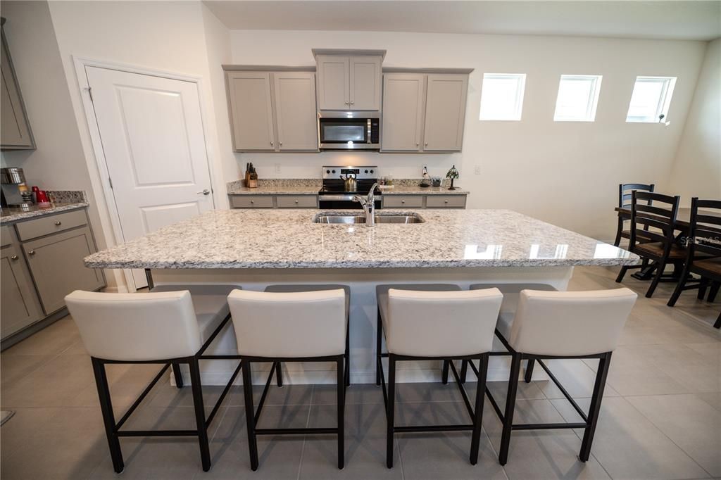 For Rent: $2,950 (4 beds, 2 baths, 2046 Square Feet)