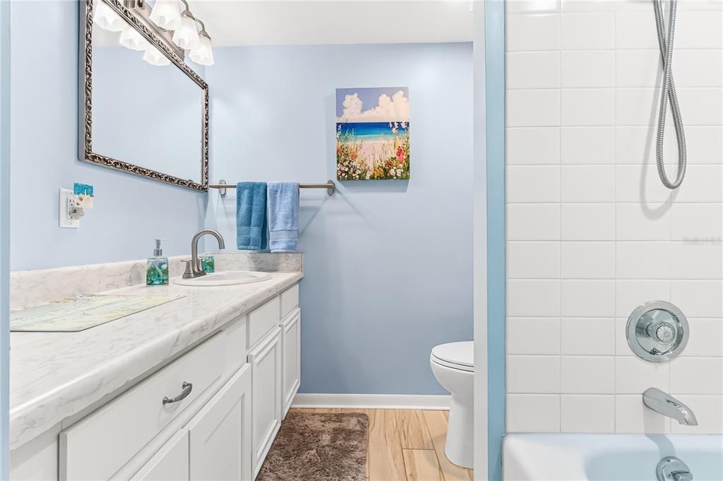 For Sale: $365,000 (2 beds, 2 baths, 1230 Square Feet)