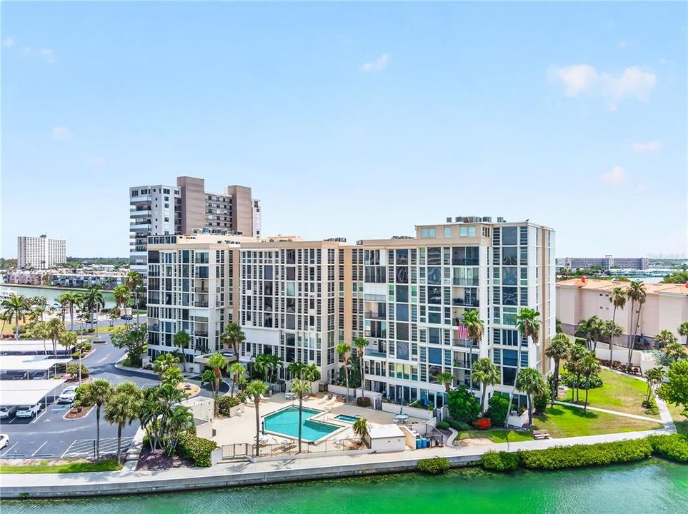 For Sale: $365,000 (2 beds, 2 baths, 1230 Square Feet)