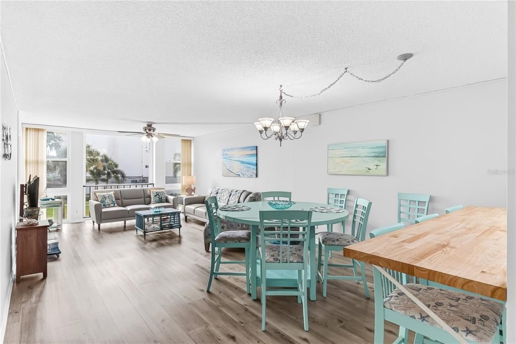 For Sale: $365,000 (2 beds, 2 baths, 1230 Square Feet)