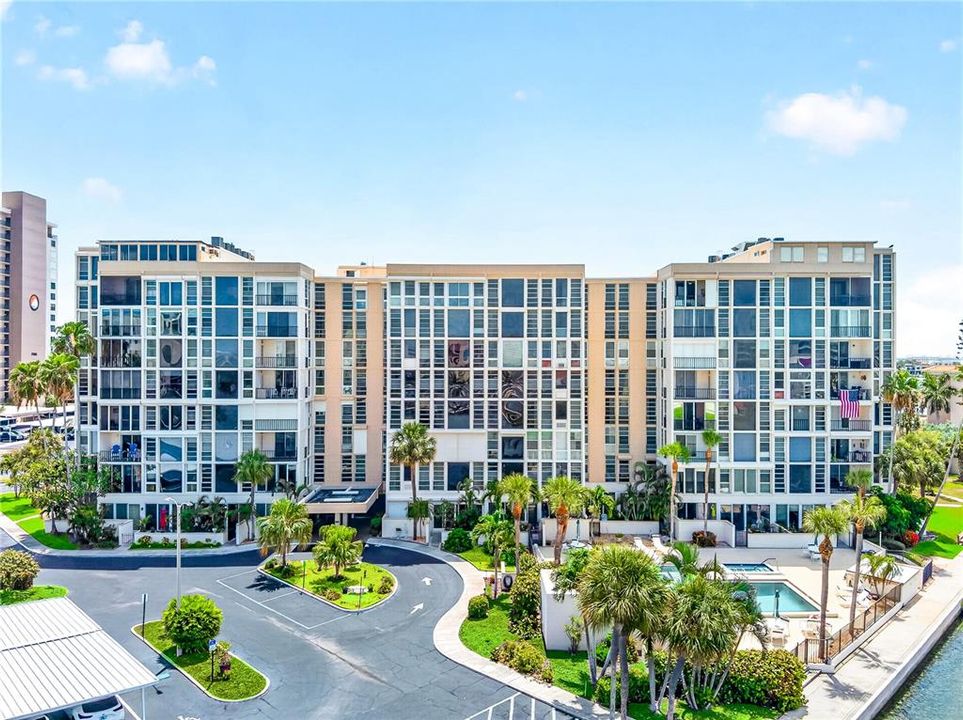 For Sale: $365,000 (2 beds, 2 baths, 1230 Square Feet)