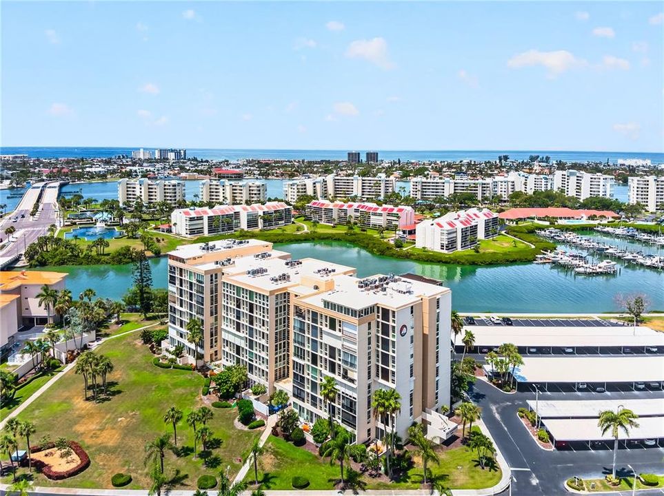 For Sale: $365,000 (2 beds, 2 baths, 1230 Square Feet)