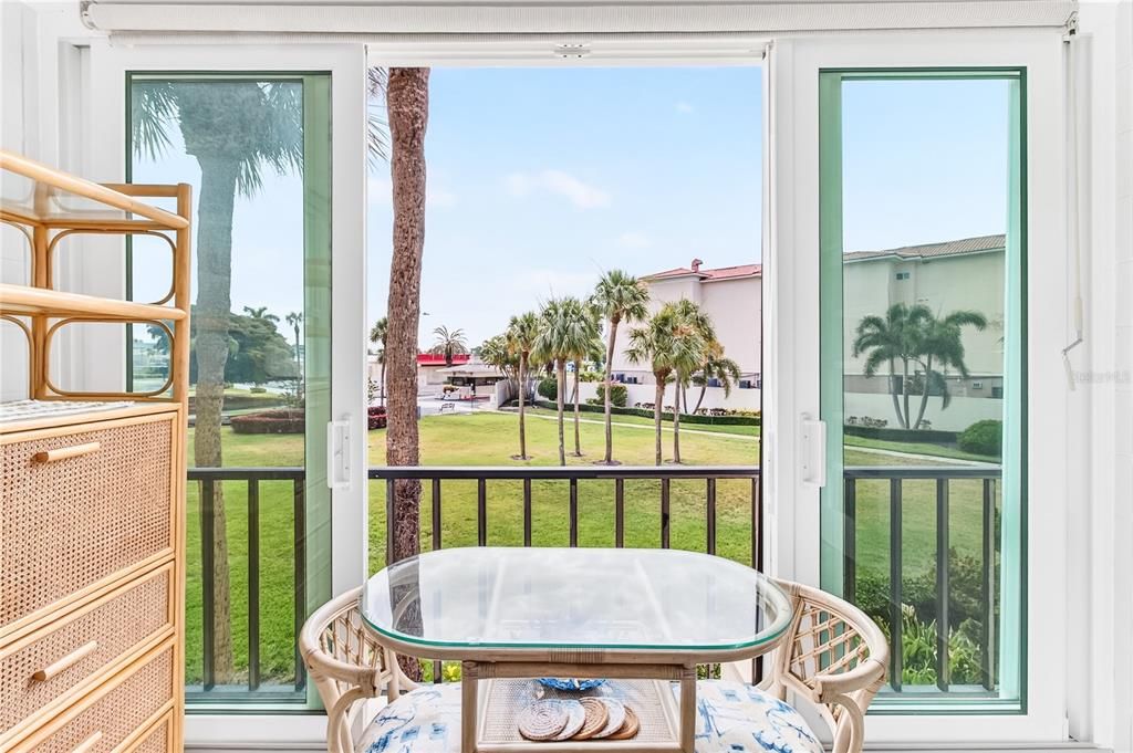 For Sale: $365,000 (2 beds, 2 baths, 1230 Square Feet)