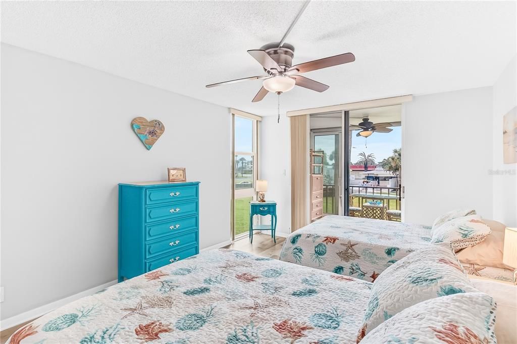 For Sale: $365,000 (2 beds, 2 baths, 1230 Square Feet)