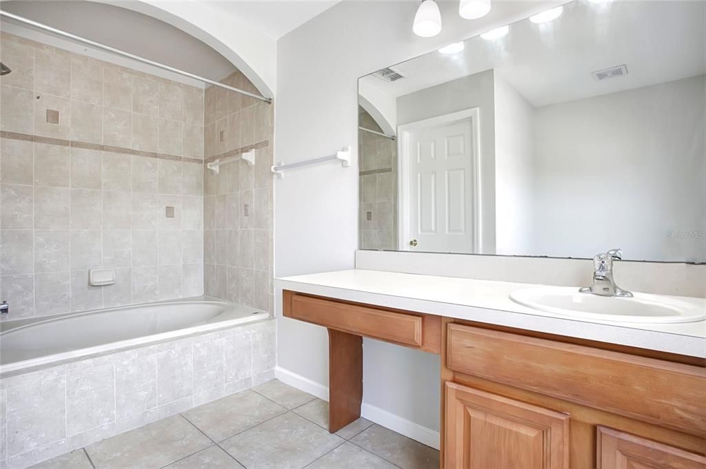 For Sale: $275,000 (2 beds, 2 baths, 1322 Square Feet)