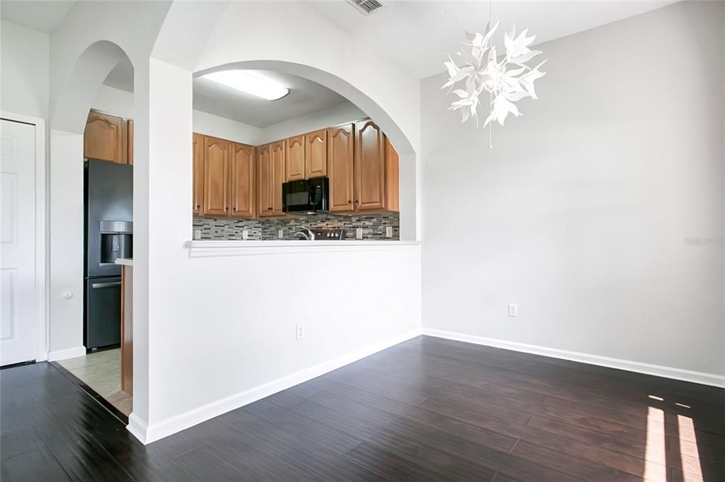 For Sale: $275,000 (2 beds, 2 baths, 1322 Square Feet)