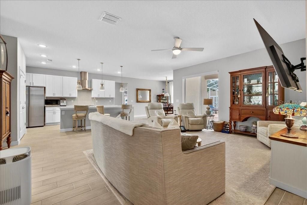 For Sale: $635,000 (4 beds, 3 baths, 2307 Square Feet)